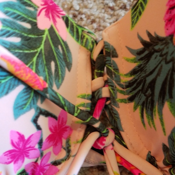 🔴 2 for 1 BOGO, Xhilaration NWT bikini top, detachable straps - Picture 4 of 7